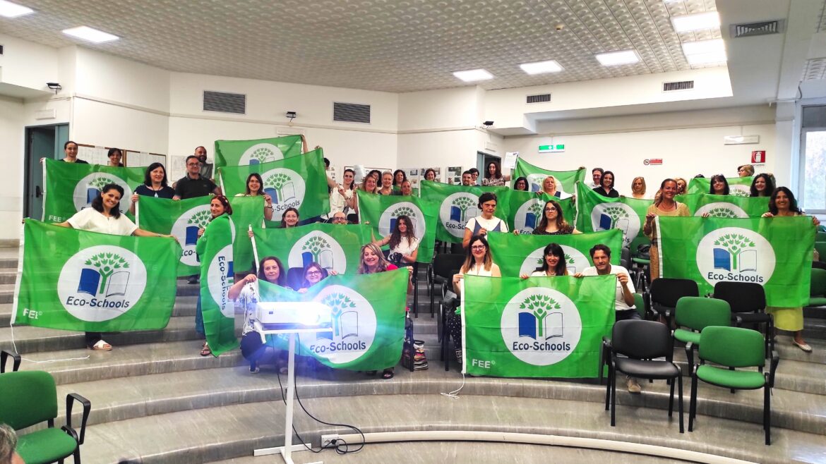Latina, bandiere verdi e certificazioni a 30 plessi scolastici: la cerimonia di premiazione 3 1 5