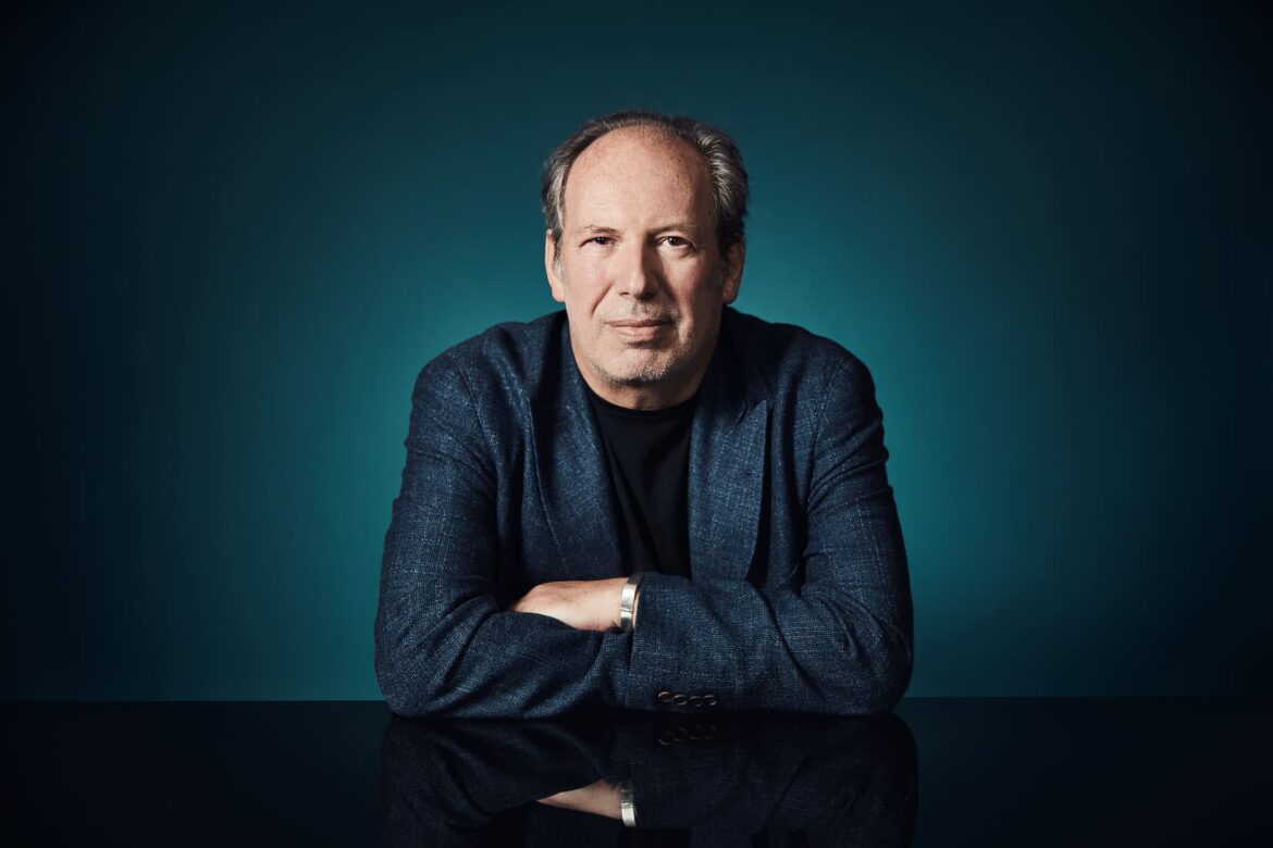 Concerto Con i Poveri: Zimmer e Frisina in Vaticano con 8.000 persone, tra cui 3.000 fratelli indigenti di tutte le lingue e religioni 3 Hans Zimmer Headshot Photo Credit Lee Kirby