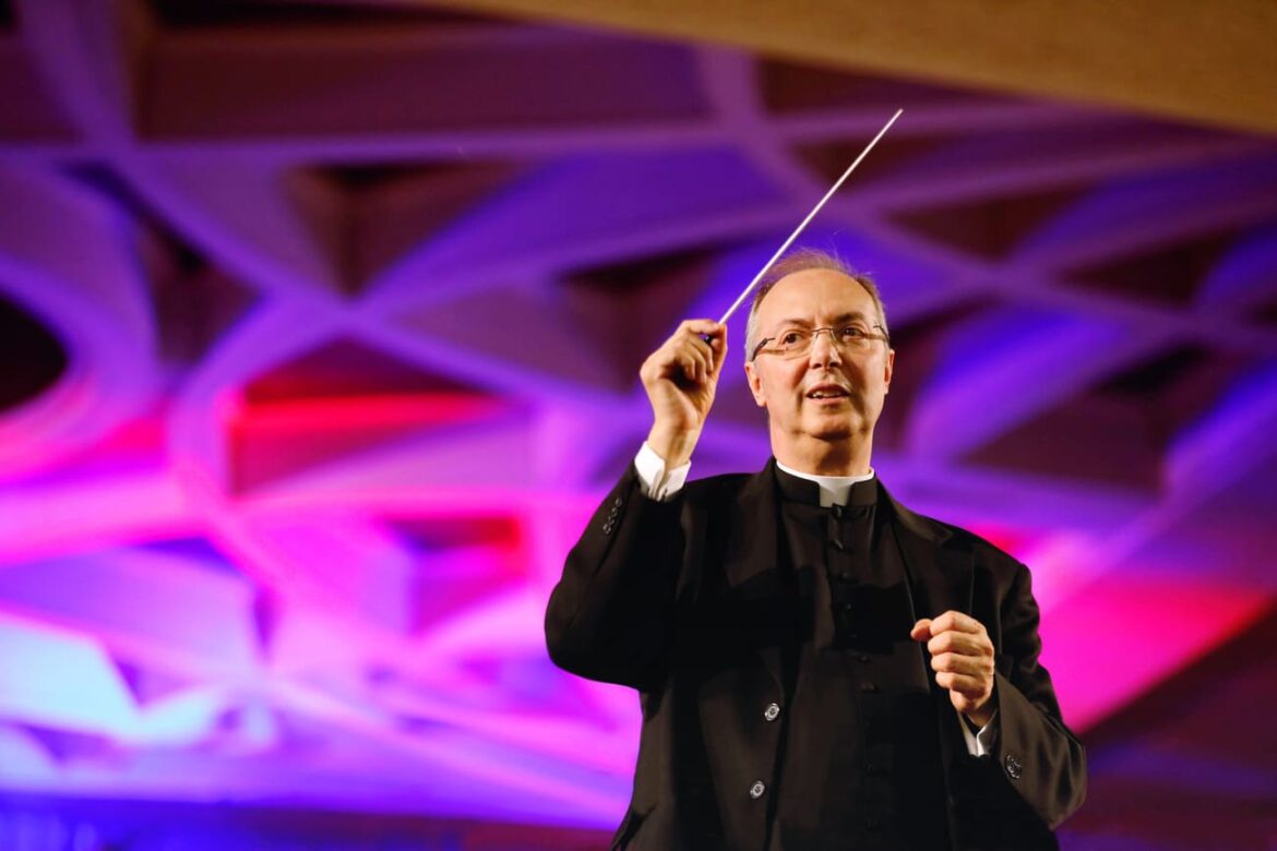 Concerto Con i Poveri: Zimmer e Frisina in Vaticano con 8.000 persone, tra cui 3.000 fratelli indigenti di tutte le lingue e religioni 4 Marco Frisina 2 Credit Nova Opera 1
