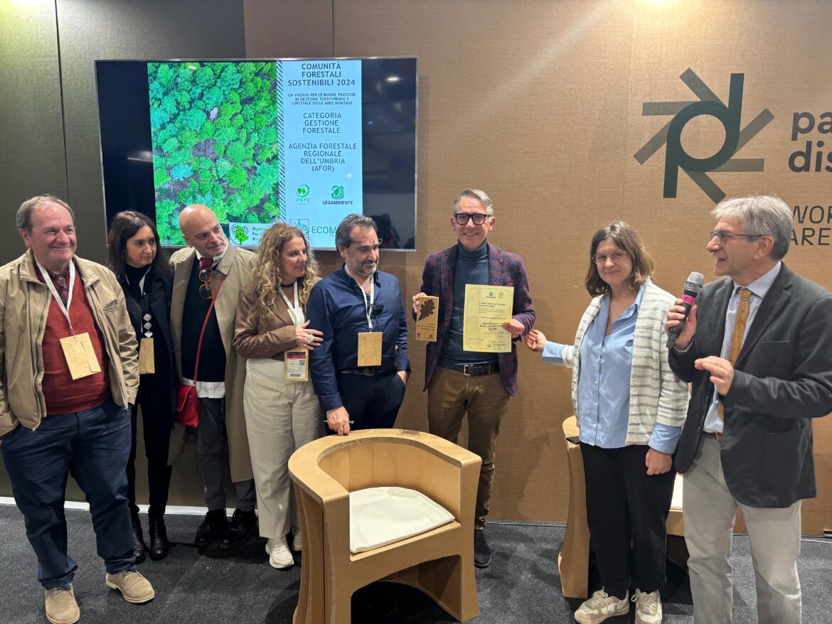 LEGAMBIENTE: PREMIO PEFC PER LE PRATICHE AMBIENTALI 3 Premio Gestione Forestale Sostenibile a Agenzia Forestale Regionale dellUmbria AFOR